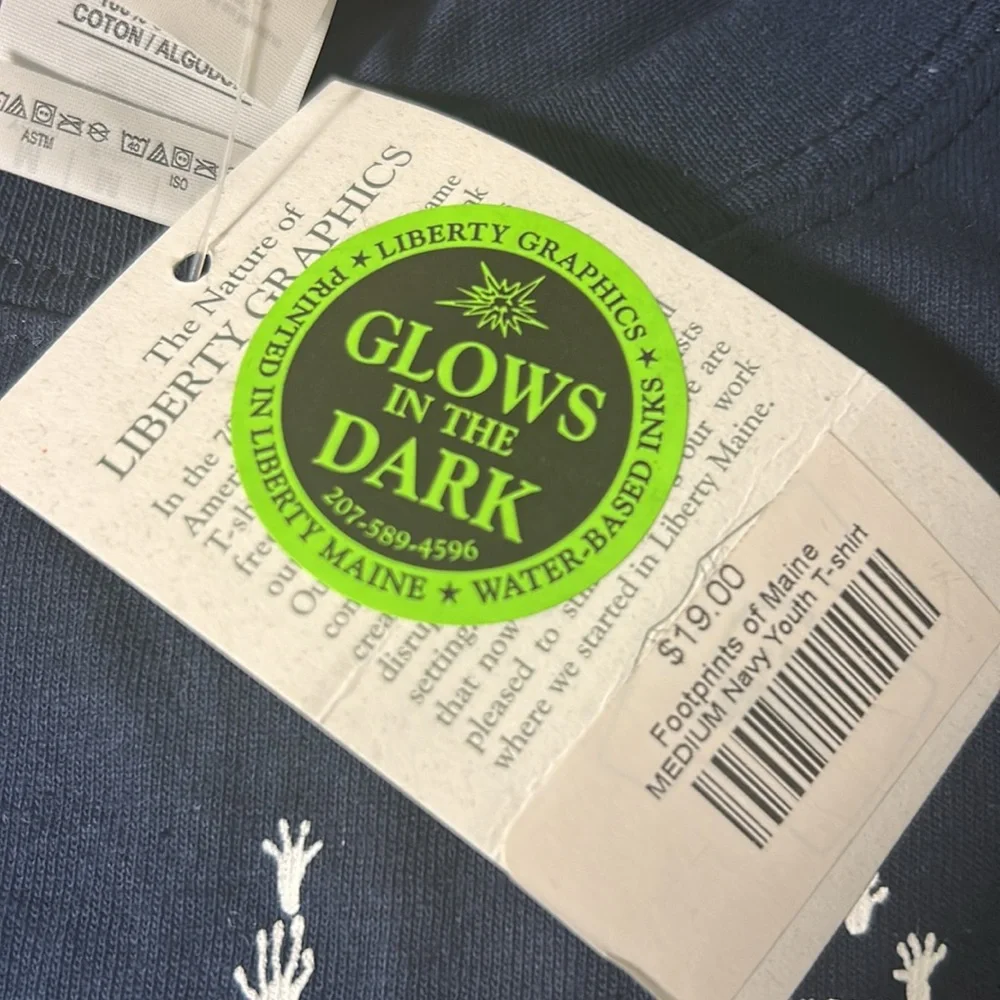 Footprints of Maine glow in the dark graphic printed tee size medium - Picture 3 of 9
